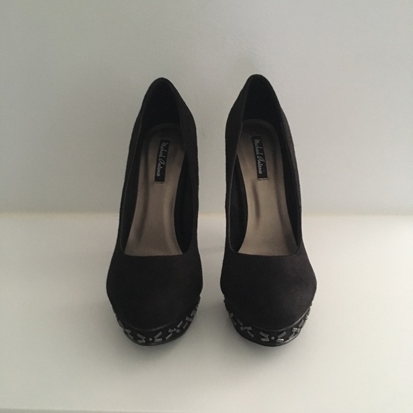 Black Pump with Stud Detail and Island Platform - Picture 5 of 6